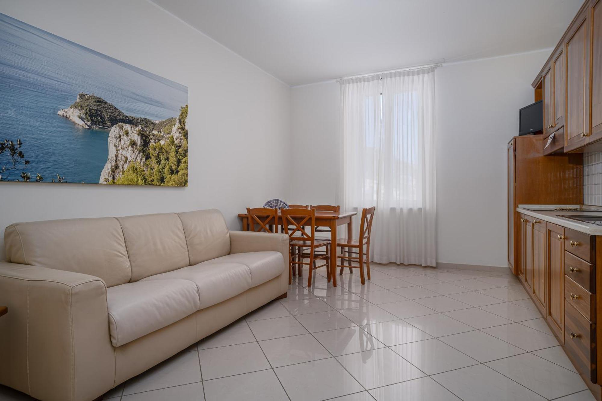 Lido Apartahotel 4*