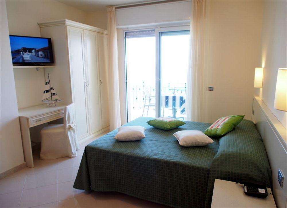 Lido Aparthotel 4*
